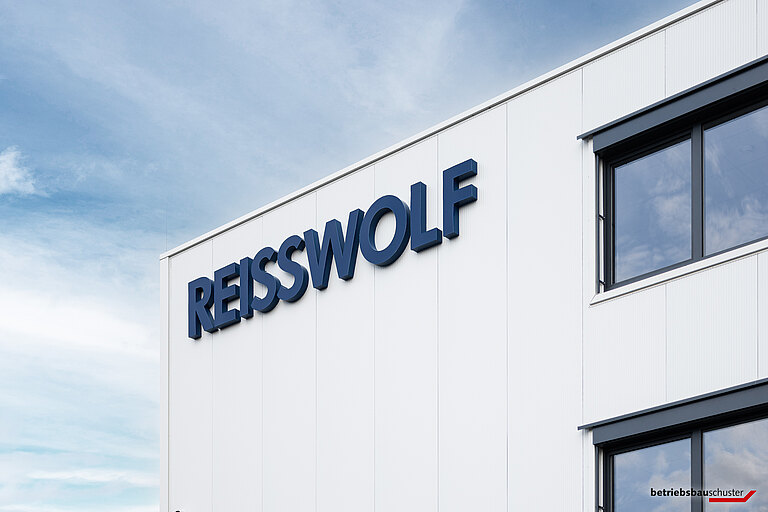 Reisswolf Fassade Schriftzug